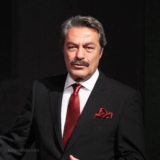 Kadir İnanır vəfat edib