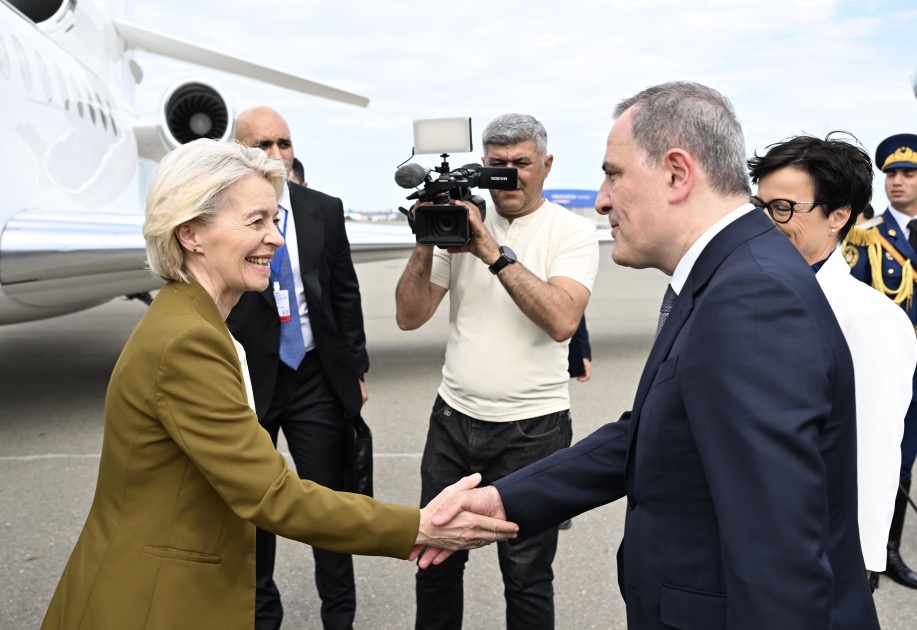 Ursula Fon der Lyayen Azərbaycana gəldi
