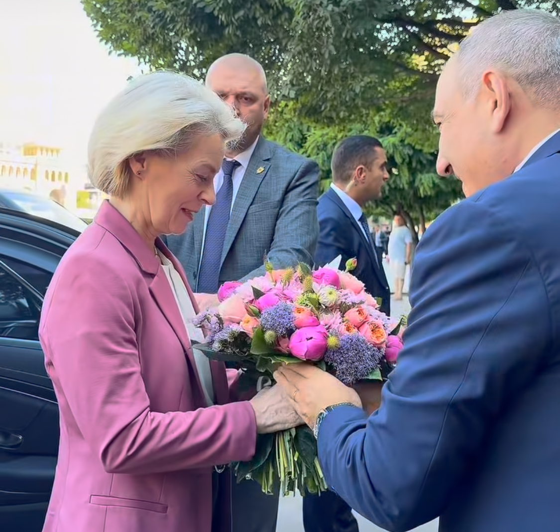 Ursula fon der Lyayen İrəvana gedib